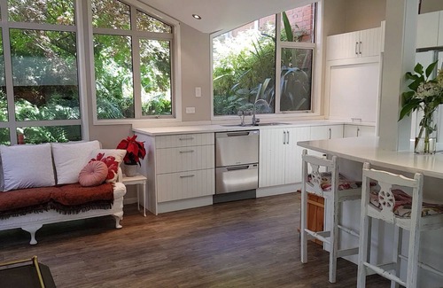 Taupo House | Centennial House Taupo, Boutique Lodge 21 guests, 9 Bedrooms & Amazing Gardens