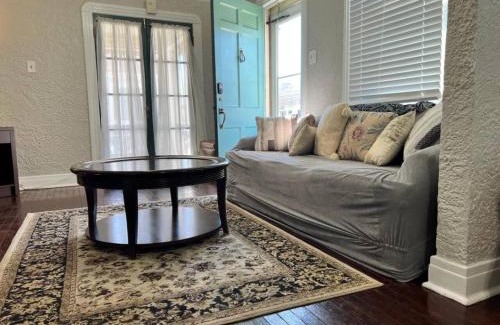 Jefferson House | Center of NOLA Loft - walk to Ochsner