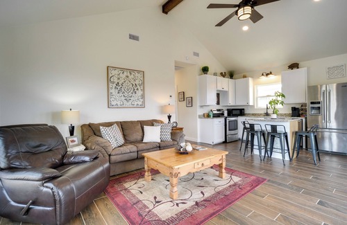 Center Point Cottage | Center Point Countryside Cottage w/Deck, Grill!