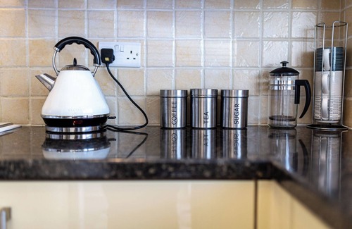 Cheltenham House | Central 2BD with Garden and Free Parking