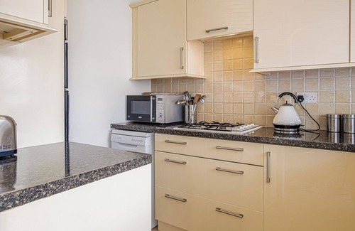 Cheltenham House | Central 2BD with Garden and Free Parking