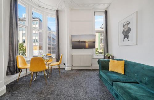 City of Westminster Apartment | Central 3 bedroom apartment on Oxford Street GC4