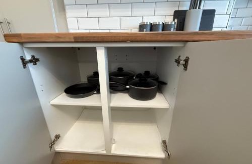 Huddersfield House | Central 3BR Home - Huddersfield Serviced Accomodation - Walk to Station & Town - Business Travellers - Families - Students