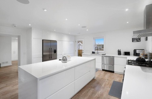 Downtown Apartment | Central and Lux 2BR Suite with Den and BBQ Sleeps 6