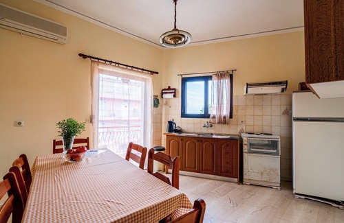 Eleios-Pronnoi Apartment | Central Apartment for 4