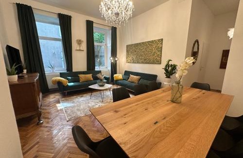 Altlerchenfeld Apartment | Central apartment in Viennese old building