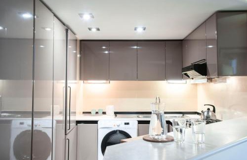 Rione VII Regola Apartment | Central Apartment - Walk to Navona - Full Kitchen - Fast Wi-Fi & A-C