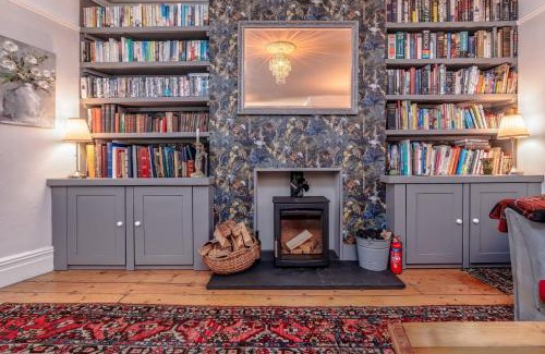Westbury on Trym Apartment | Central Apt: With Sauna, Garden and Landmark View