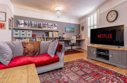 Westbury on Trym Apartment | Central Apt: With Sauna, Garden and Landmark View