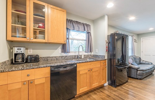 West End House | Central Atlanta 2BR with Driveway