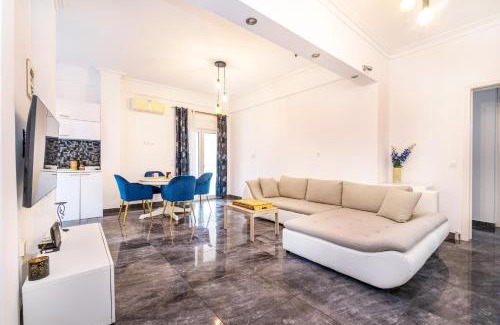 Zografos Apartment | Central Charm