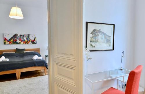 Landstrasse Apartment | Central & Charming Viennese Flat