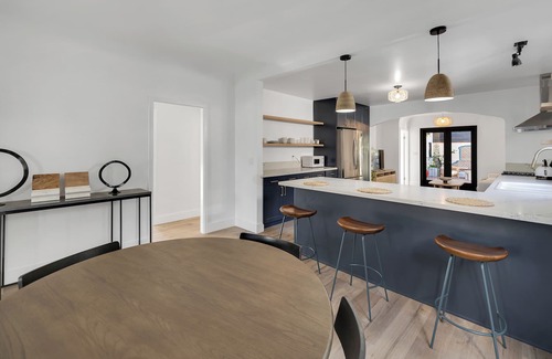 Beverly Grove Cottage | Central Cottage with Court Yard and Guest House