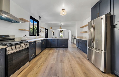 Beverly Grove Cottage | Central Cottage with Court Yard and Guest House