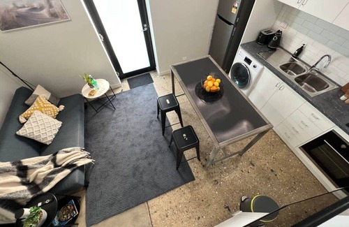 Devonport Apartment | Central Devonport 1 Bedroom Loft Apmnt & Aircon