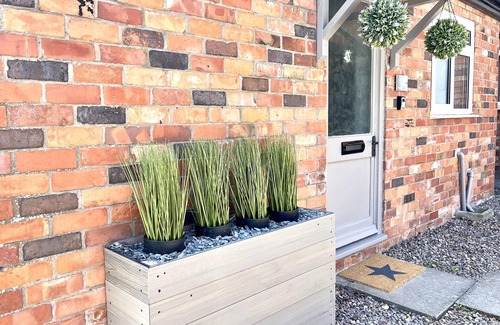Ellesmere House | Central Ellesmere -sleeps2 - Parking - Petfriendly