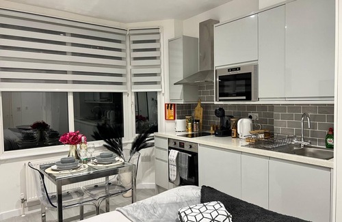 Harrow Apartment | Central Harrow 5 Studio Apartment Block