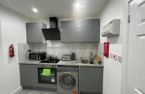South Harrow Apartment | Central Harrow Cozy Apartment with free parking