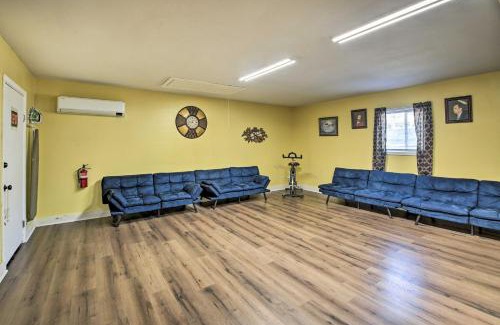 Piney House | Central Hot Springs Family Home with Deck!