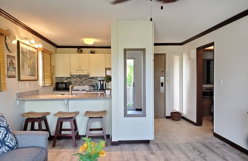 Wailua Resort | Central location, Steps to the Beach, & Convenience Shops, restaurants.