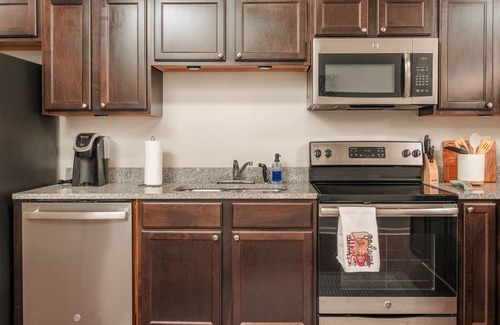 Starkville Condo | Central Starkville Retreat | No Stairs | Walk Everywhere