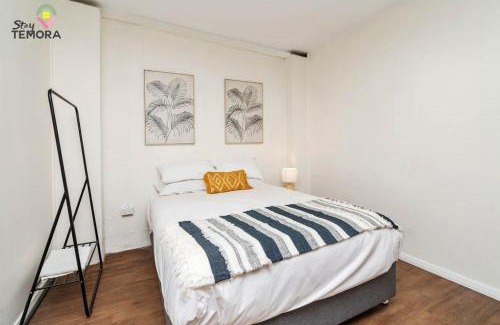 Temora Apartment | Central Studio - 290A Little Baker