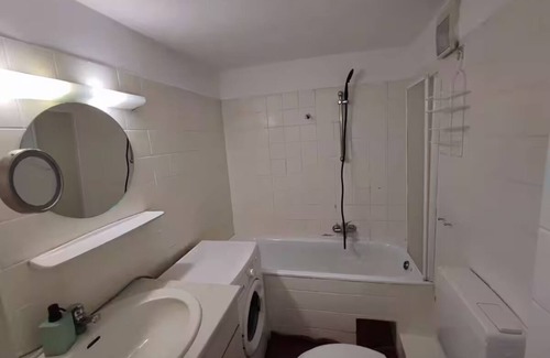 Neubau Apartment | Central Vienna Apartment - Museum district with A/C