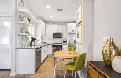 North Loop House | Central, Walkable, Close to UT! | The Loop