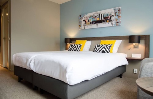 Weert Hotel | Central Weert Comfort with On-Site Dining, Free Parking & Easy Train Access