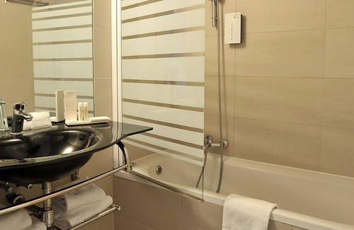 Weert Hotel | Central Weert Comfort with On-Site Dining, Free Parking & Easy Train Access