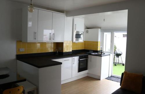 Worthing House | Central Worthing Holiday Home, 3 bedrooms, 600m from beach