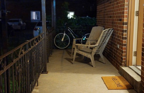 New Toronto House | Centrally located 10 minutes from downtown Toronto