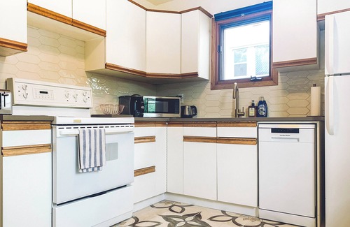Inglewood House | Centrally Located Family Friendly Whole House. Pet Friendly!