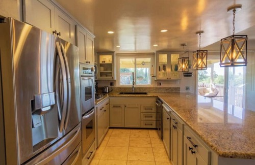 Oak Park House | Centrally located pet-friendly home.