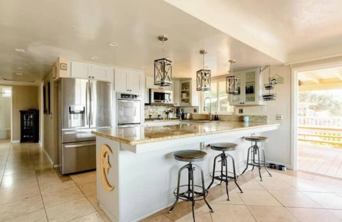 Oak Park House | Centrally located pet-friendly home.