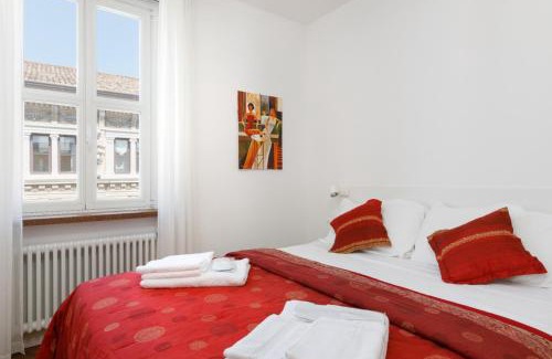 Trieste Old Town Apartment | Centro Storico in Piazza Unità Moderno WiFi AC Casa Vacanze Trieste