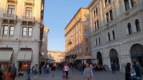 Trieste Old Town Apartment | Centro Storico in Piazza Unità Moderno WiFi AC Casa Vacanze Trieste