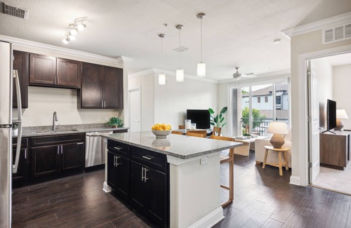 Florida Center North Apartment | Century Millenia