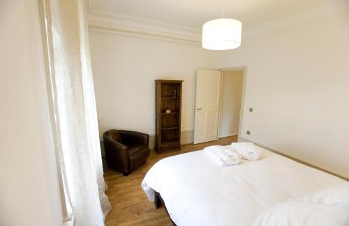 Villie-Morgon Bed & Breakfast | Château de Bellevue B&B