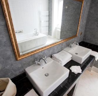 Villie-Morgon Bed & Breakfast | Château de Bellevue B&B
