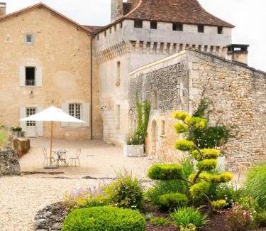 Vieux-Mareuil Bed & Breakfast | Château de Chanet