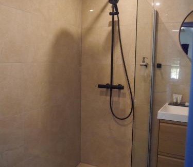 Marnand Apartment | Château Marnand - Studio Vases Chinois