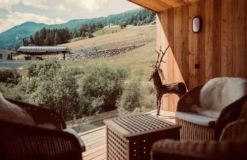 St. Valentin auf der Haide Ski Chalet | Chalet 'Chalet Ortles' with Lake View, Private Terrace and Wi-Fi