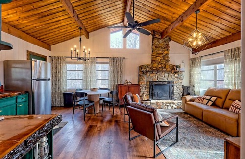 Franklin Apartment | Chaco`s Chalet Cabin in the Smokies