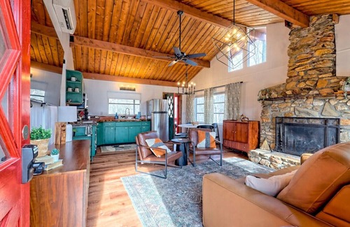 Franklin Apartment | Chaco`s Chalet Cabin in the Smokies