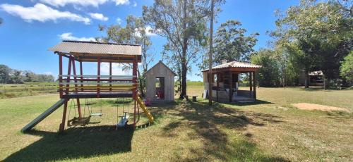 Osorio Ski Chalet | Chalé Caiu do Céu ll Wi-Fi Nômade Digital ll Táxi Fácil II Quiosque Churrasqueira ll Forno Microondas ll 6km da Estrada do Mar ll 7km Parque de Rodeio ll 8,1Km Prefeitura II 7,2Km UFRGS Litoral II 12km do Morro Borrúsia e Praias de Tramandaí