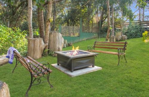 Taquacetuba Ski Chalet | Chalé Cobertura no Lago Piscina Churrasqueira