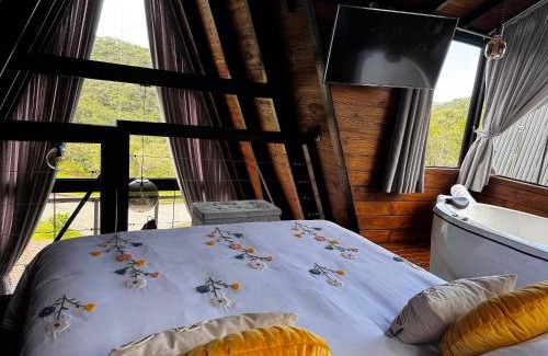 Sao Pedro de Alcantara Ski Chalet | Chalé com hidro, lareira e cozinha, perto Floripa