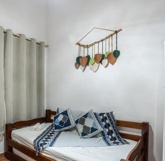 Estaleiro House | Chalé com Churrasqueira a 5min da Praia Estaleiro