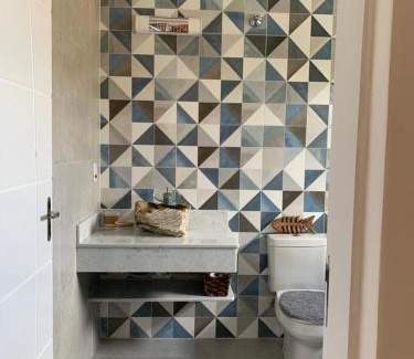 Itanhaem House | Chalé com Varanda Grande e Terraço Vista Mar